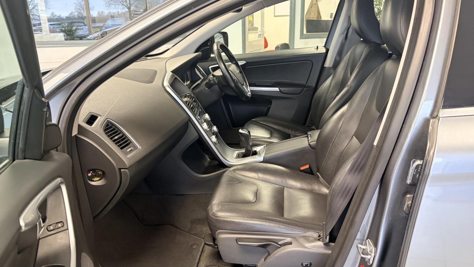 Volvo XC60 2.0 D4 SE Nav SUV 5dr Diesel Manual Euro 6 (s/s) (190 ps)