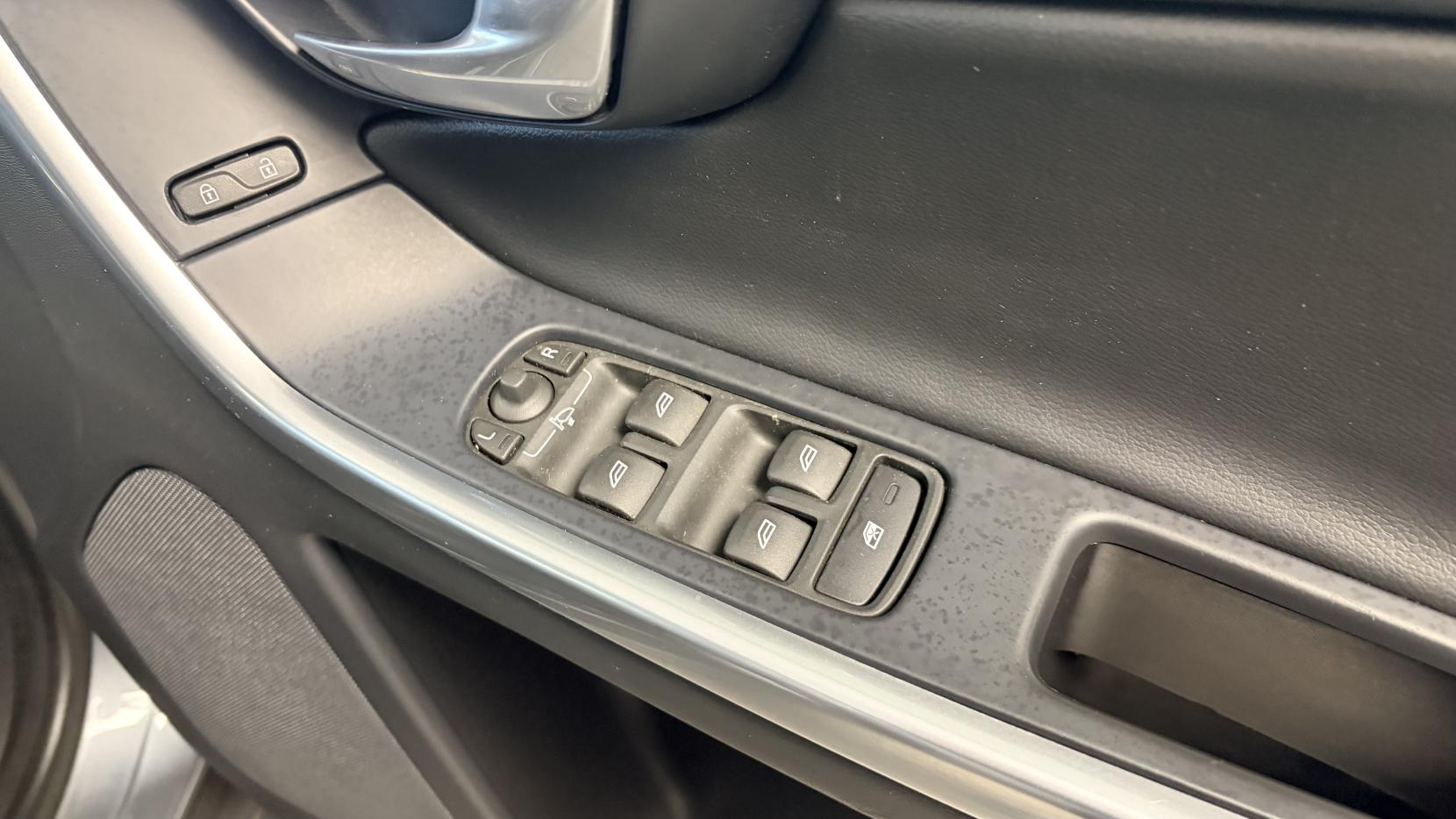 Volvo XC60 2.0 D4 SE Nav SUV 5dr Diesel Manual Euro 6 (s/s) (190 ps)