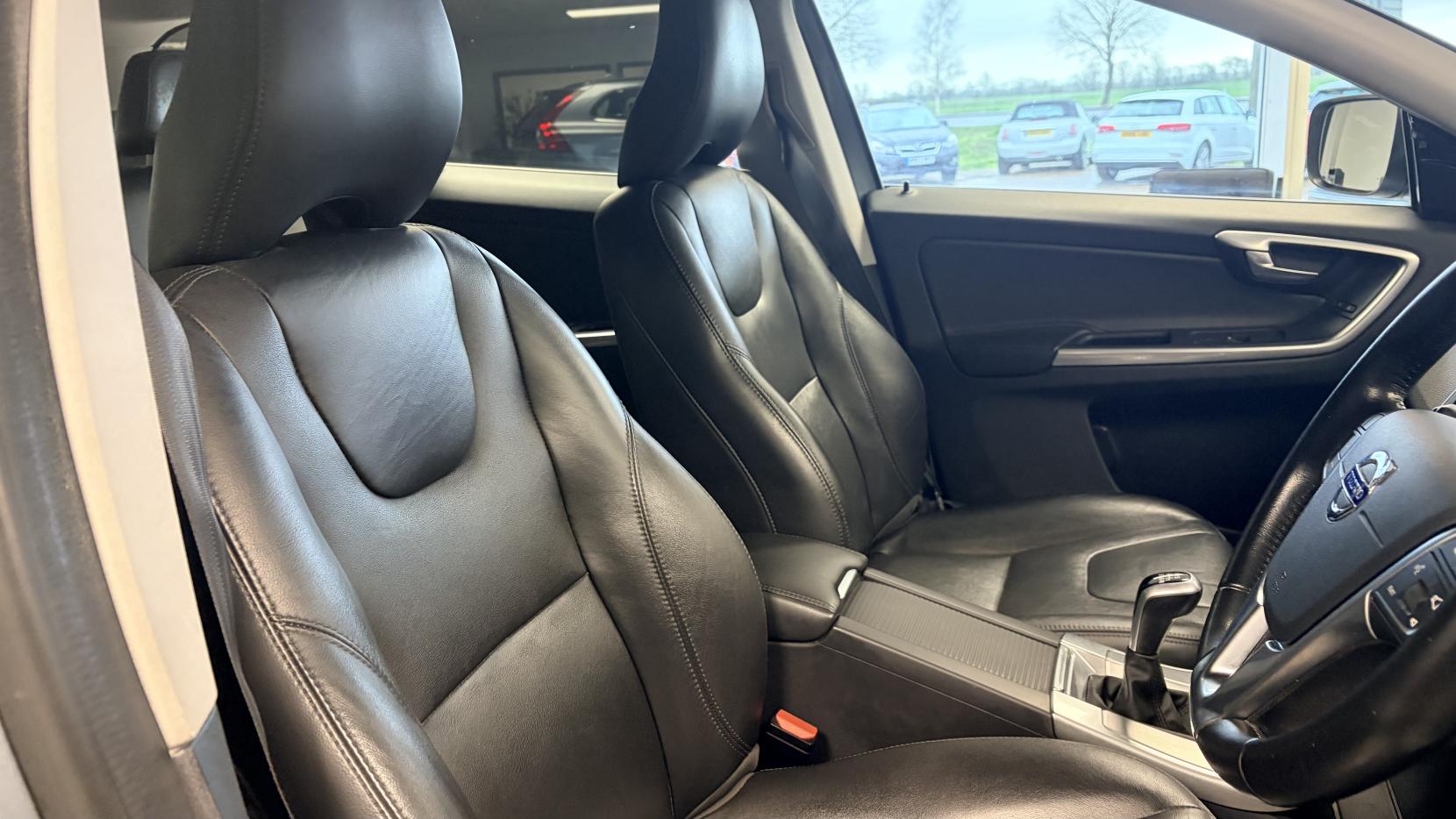 Volvo XC60 2.0 D4 SE Nav SUV 5dr Diesel Manual Euro 6 (s/s) (190 ps)