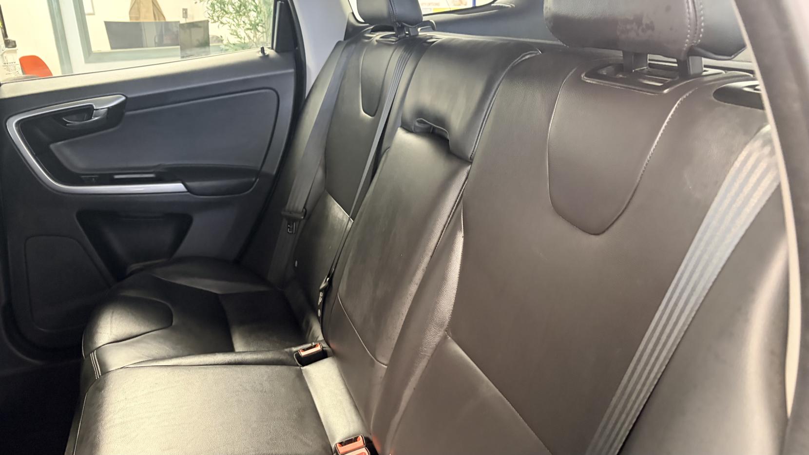 Volvo XC60 2.0 D4 SE Nav SUV 5dr Diesel Manual Euro 6 (s/s) (190 ps)