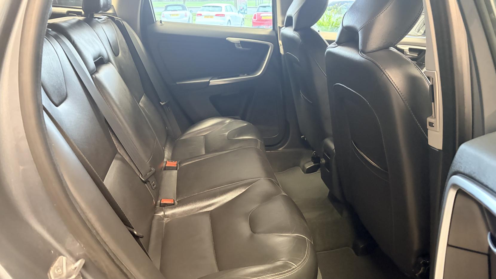 Volvo XC60 2.0 D4 SE Nav SUV 5dr Diesel Manual Euro 6 (s/s) (190 ps)