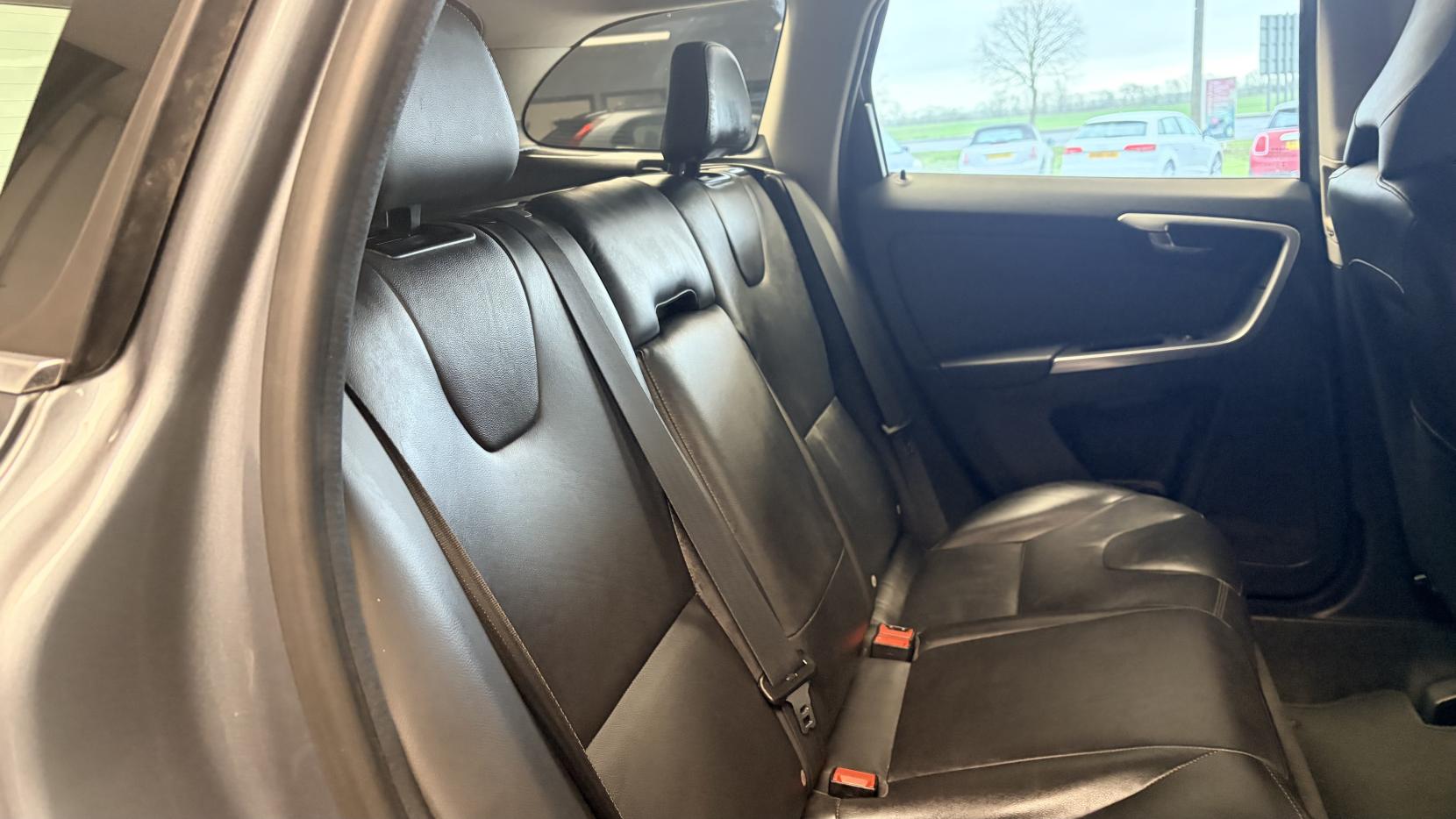 Volvo XC60 2.0 D4 SE Nav SUV 5dr Diesel Manual Euro 6 (s/s) (190 ps)