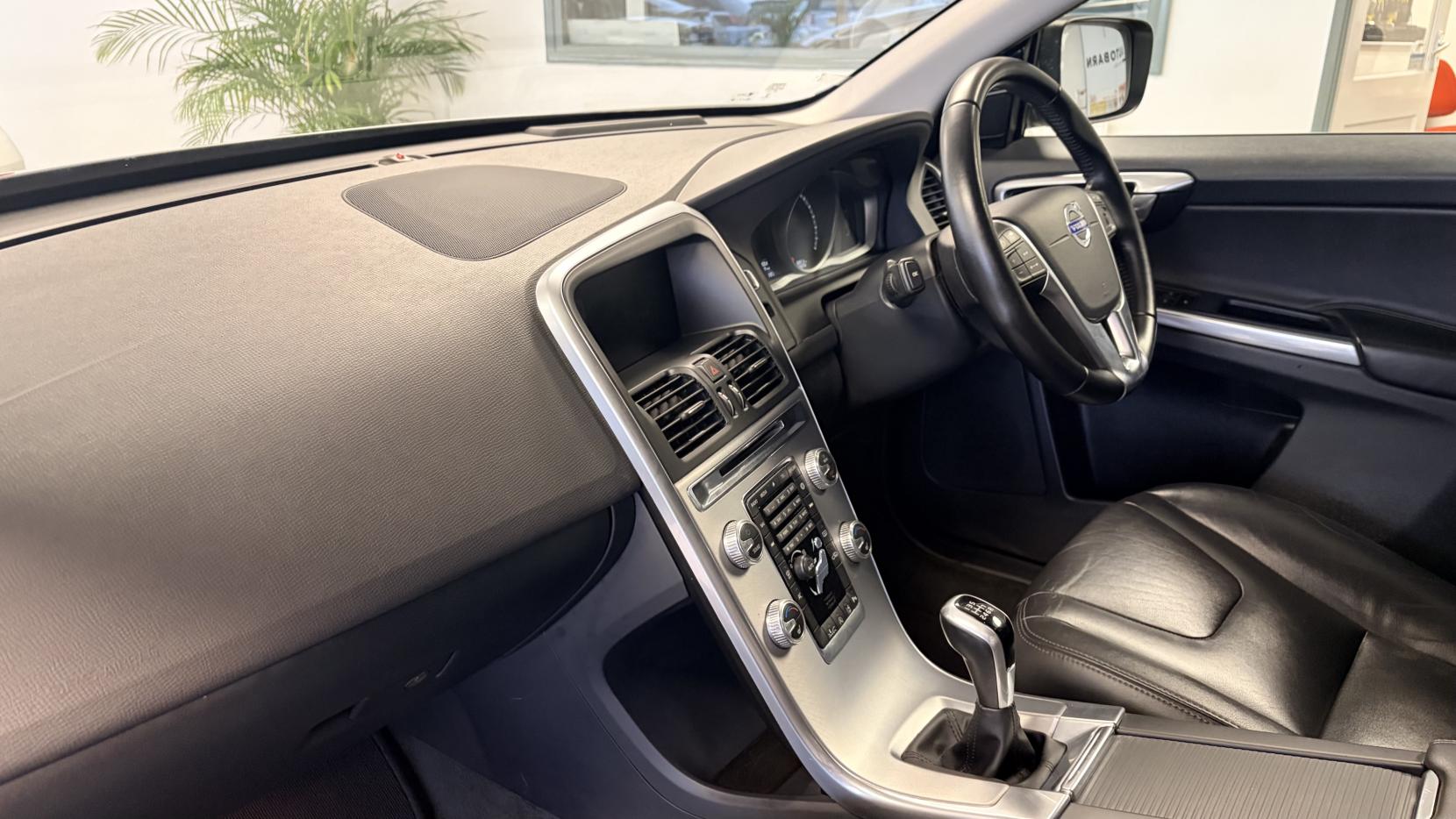 Volvo XC60 2.0 D4 SE Nav SUV 5dr Diesel Manual Euro 6 (s/s) (190 ps)