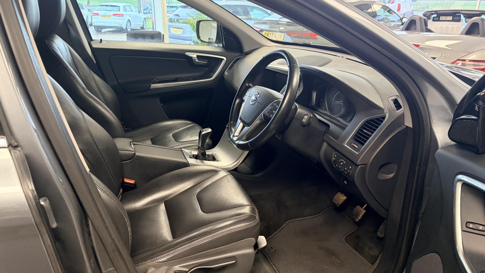 Volvo XC60 2.0 D4 SE Nav SUV 5dr Diesel Manual Euro 6 (s/s) (190 ps)