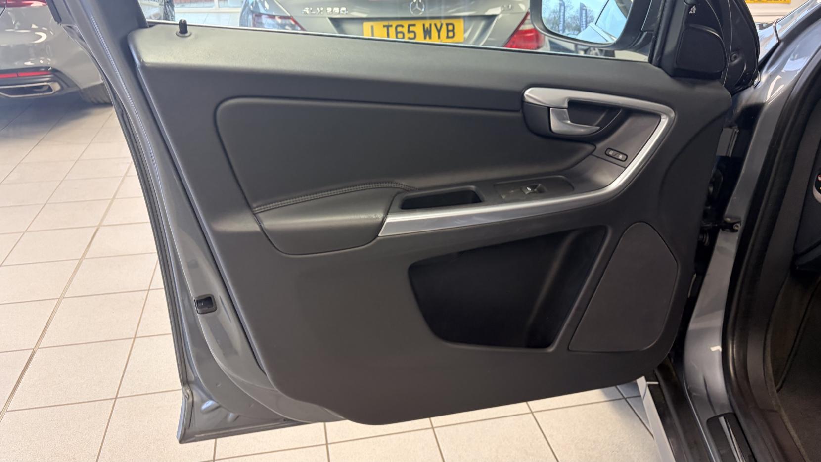 Volvo XC60 2.0 D4 SE Nav SUV 5dr Diesel Manual Euro 6 (s/s) (190 ps)