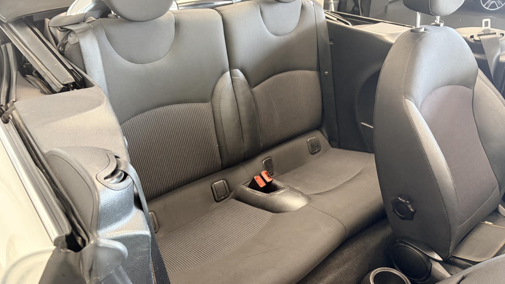 MINI Convertible 1.6 Cooper D Convertible 2dr Diesel Manual Euro 5 (s/s) (112 ps)