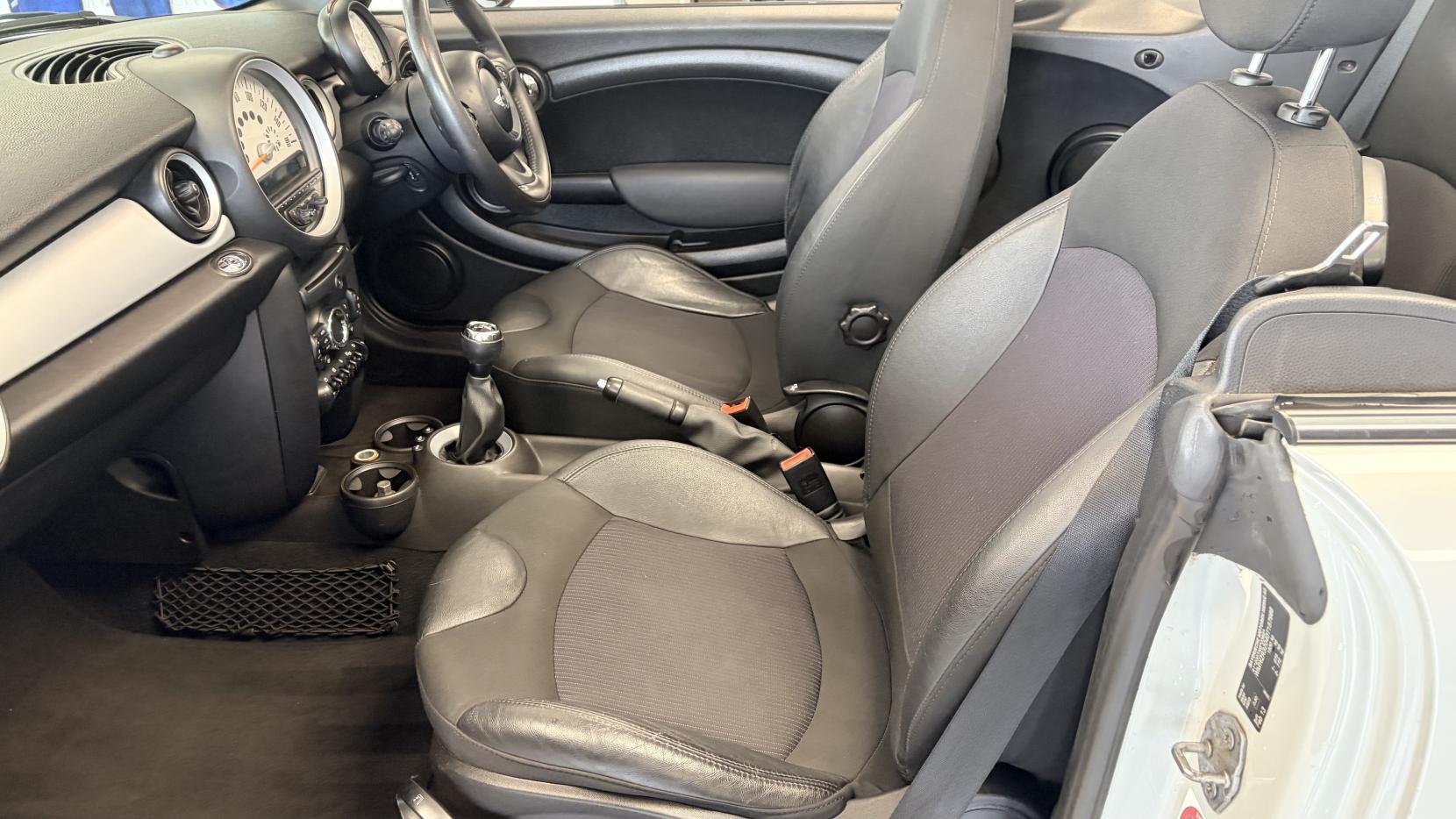 MINI Convertible 1.6 Cooper D Convertible 2dr Diesel Manual Euro 5 (s/s) (112 ps)