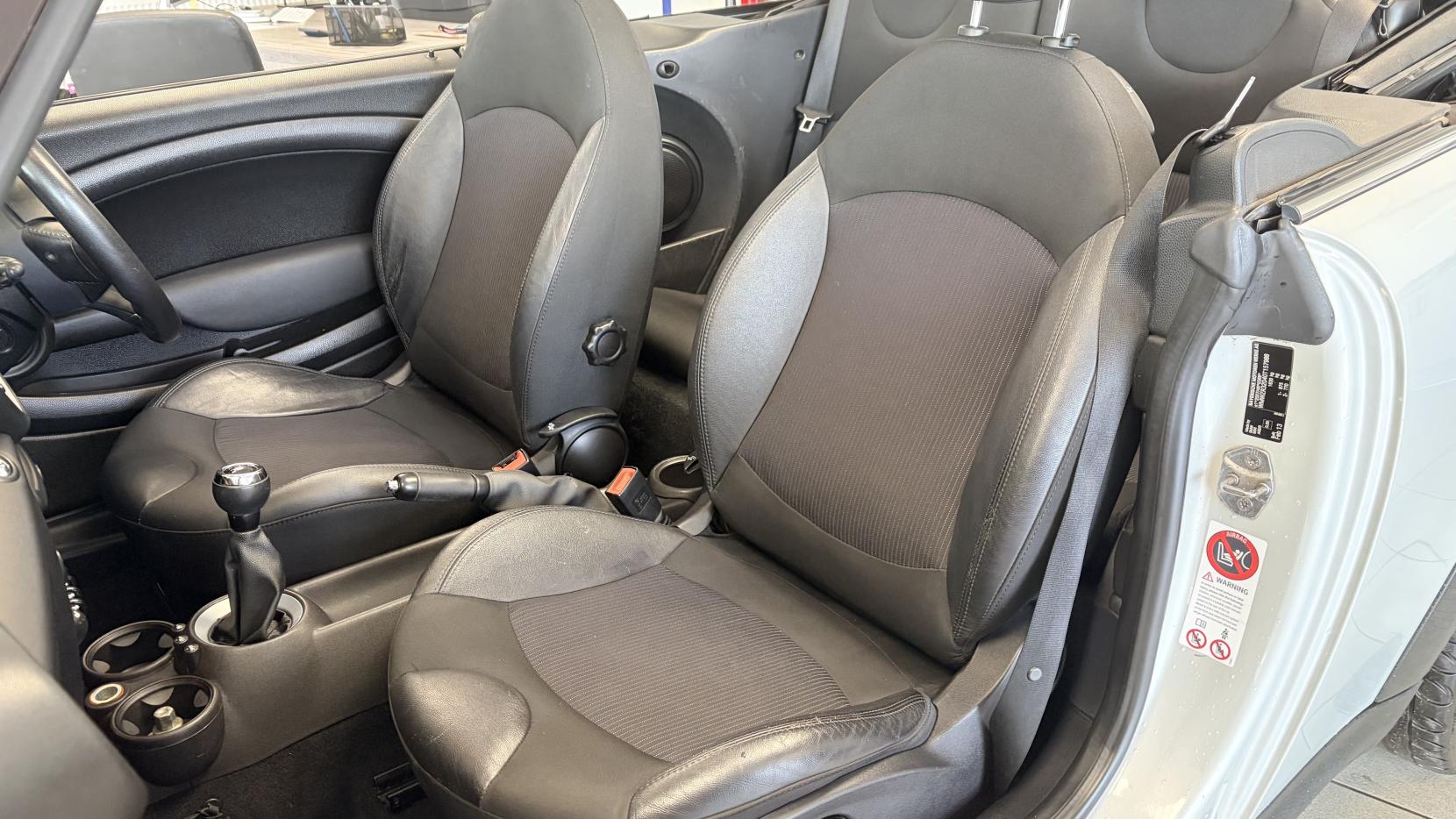 MINI Convertible 1.6 Cooper D Convertible 2dr Diesel Manual Euro 5 (s/s) (112 ps)