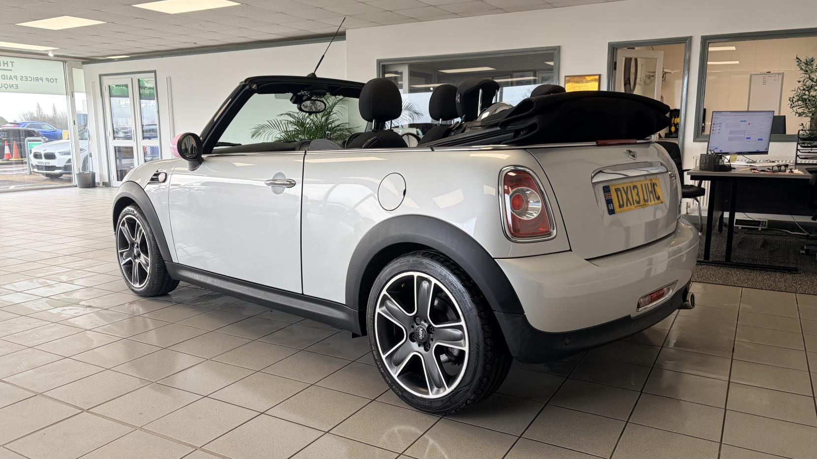 MINI Convertible 1.6 Cooper D Convertible 2dr Diesel Manual Euro 5 (s/s) (112 ps)
