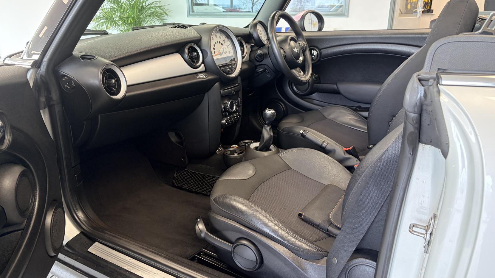 MINI Convertible 1.6 Cooper D Convertible 2dr Diesel Manual Euro 5 (s/s) (112 ps)