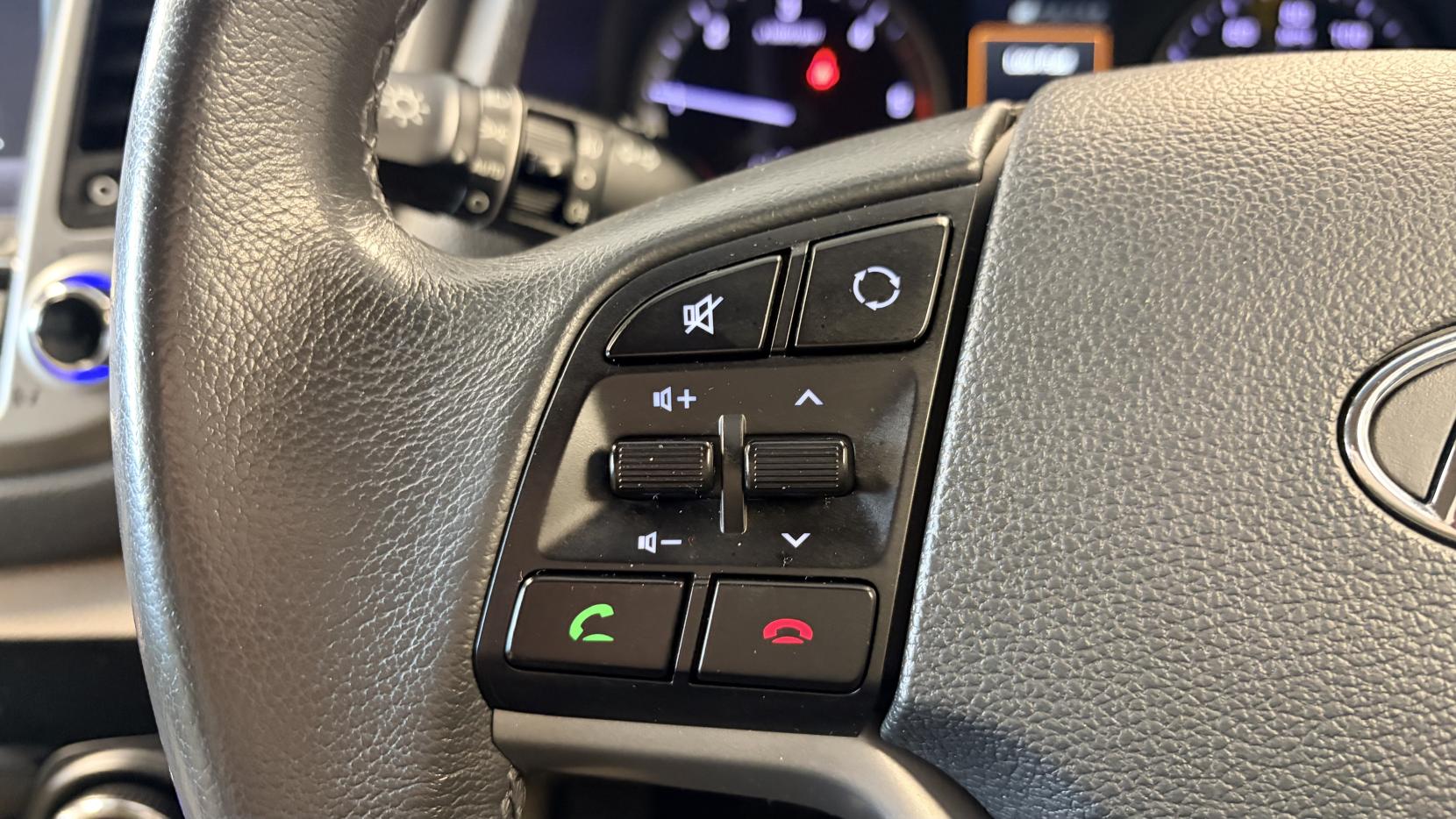 Hyundai TUCSON 2.0 CRDi Premium SUV 5dr Diesel Manual 4WD Euro 6 (136 ps)