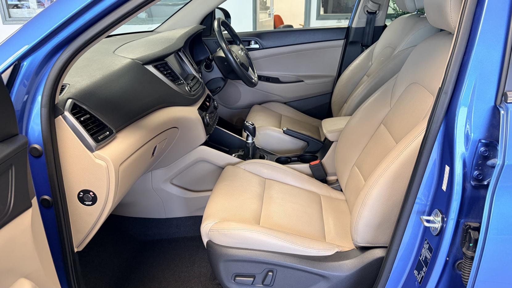 Hyundai TUCSON 2.0 CRDi Premium SUV 5dr Diesel Manual 4WD Euro 6 (136 ps)