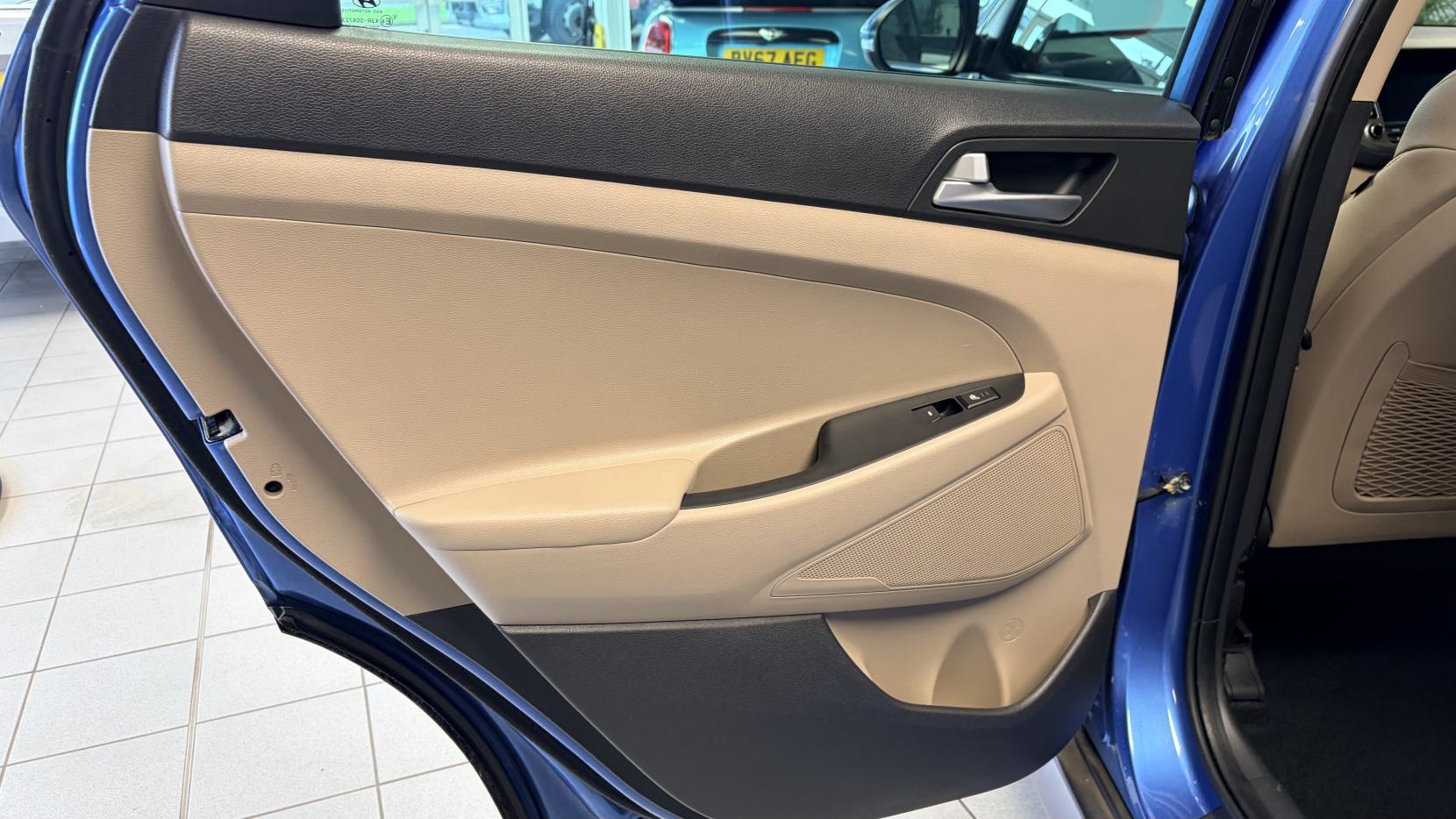 Hyundai TUCSON 2.0 CRDi Premium SUV 5dr Diesel Manual 4WD Euro 6 (136 ps)