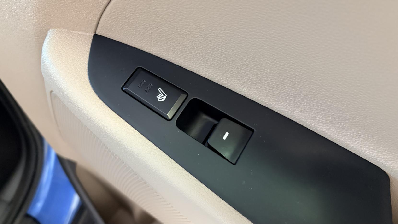 Hyundai TUCSON 2.0 CRDi Premium SUV 5dr Diesel Manual 4WD Euro 6 (136 ps)