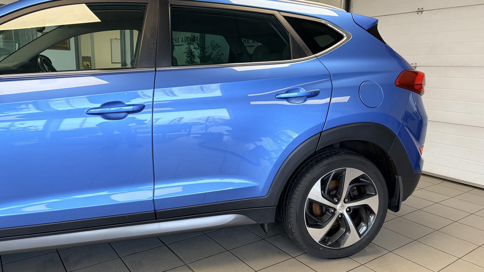 Hyundai TUCSON 2.0 CRDi Premium SUV 5dr Diesel Manual 4WD Euro 6 (136 ps)