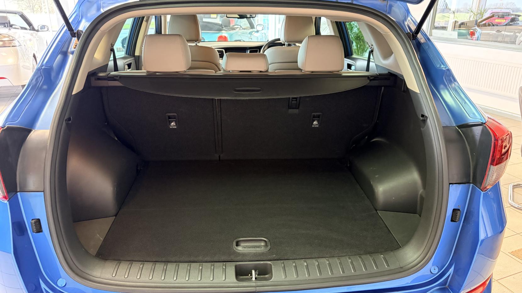 Hyundai TUCSON 2.0 CRDi Premium SUV 5dr Diesel Manual 4WD Euro 6 (136 ps)