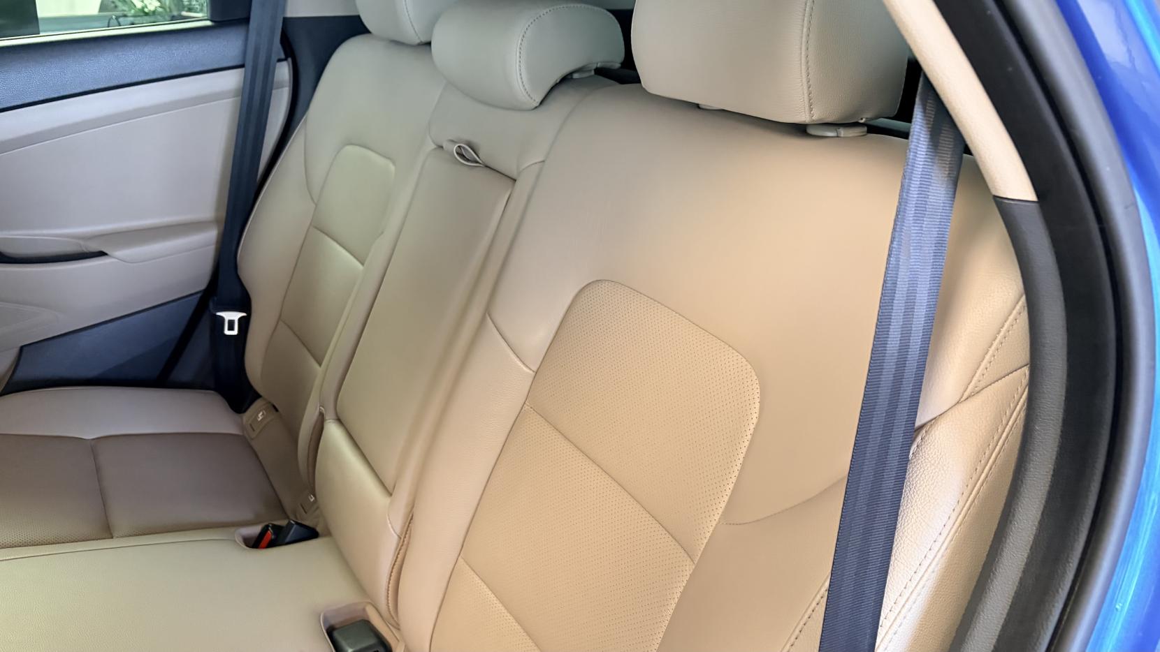 Hyundai TUCSON 2.0 CRDi Premium SUV 5dr Diesel Manual 4WD Euro 6 (136 ps)