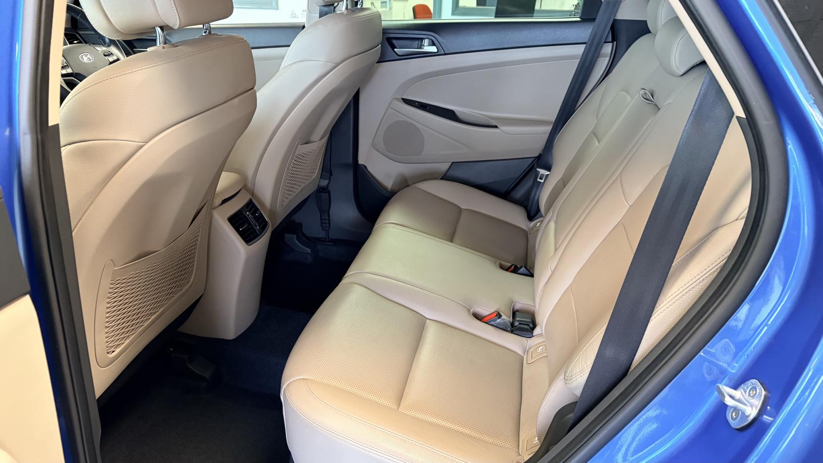 Hyundai TUCSON 2.0 CRDi Premium SUV 5dr Diesel Manual 4WD Euro 6 (136 ps)