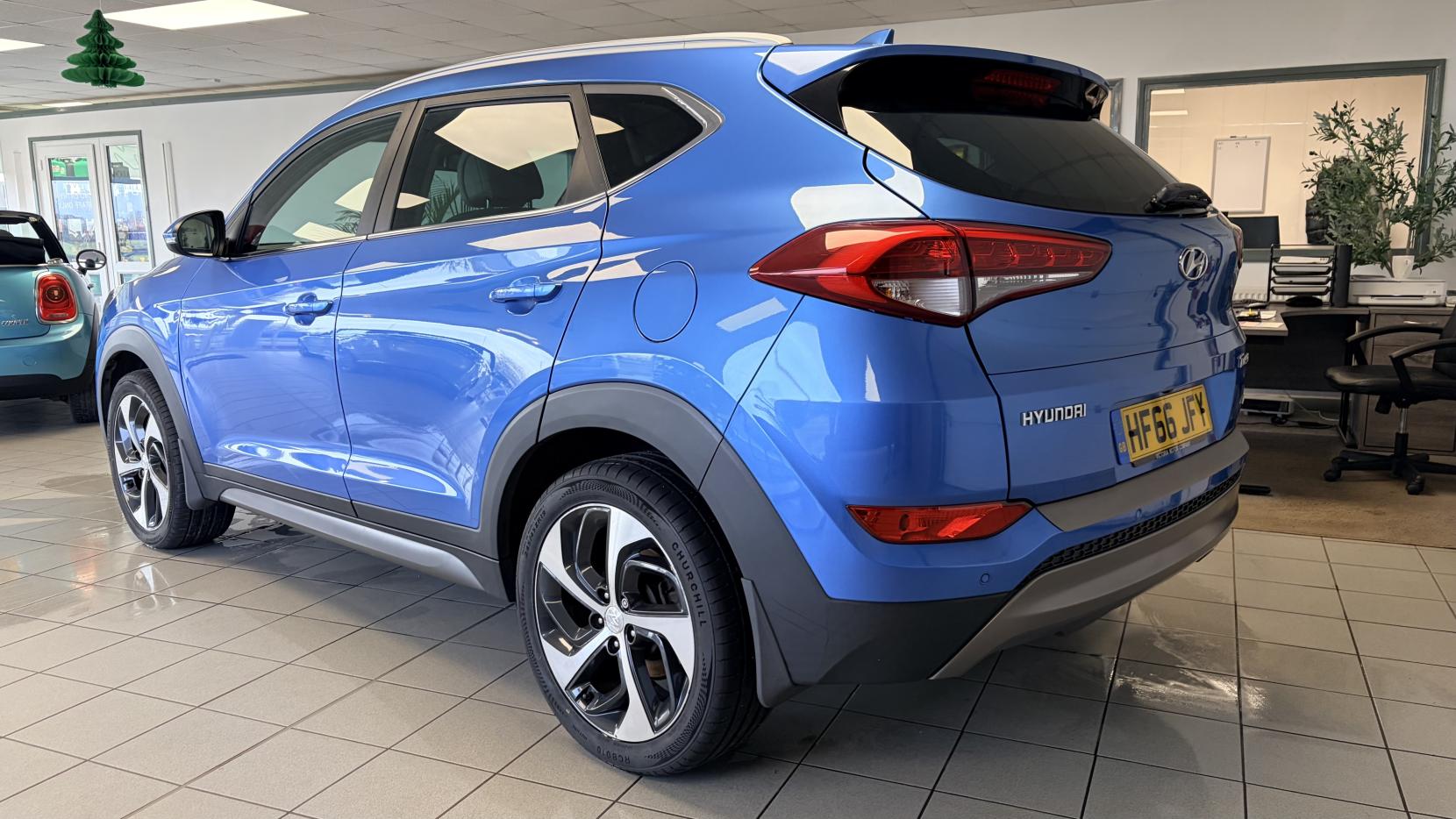 Hyundai TUCSON 2.0 CRDi Premium SUV 5dr Diesel Manual 4WD Euro 6 (136 ps)