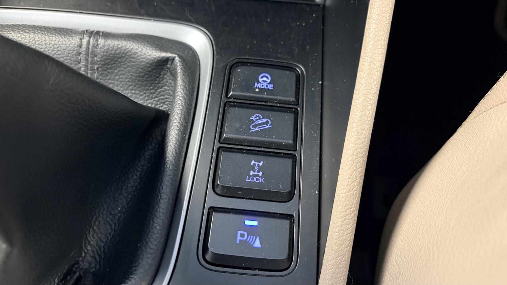 Hyundai TUCSON 2.0 CRDi Premium SUV 5dr Diesel Manual 4WD Euro 6 (136 ps)