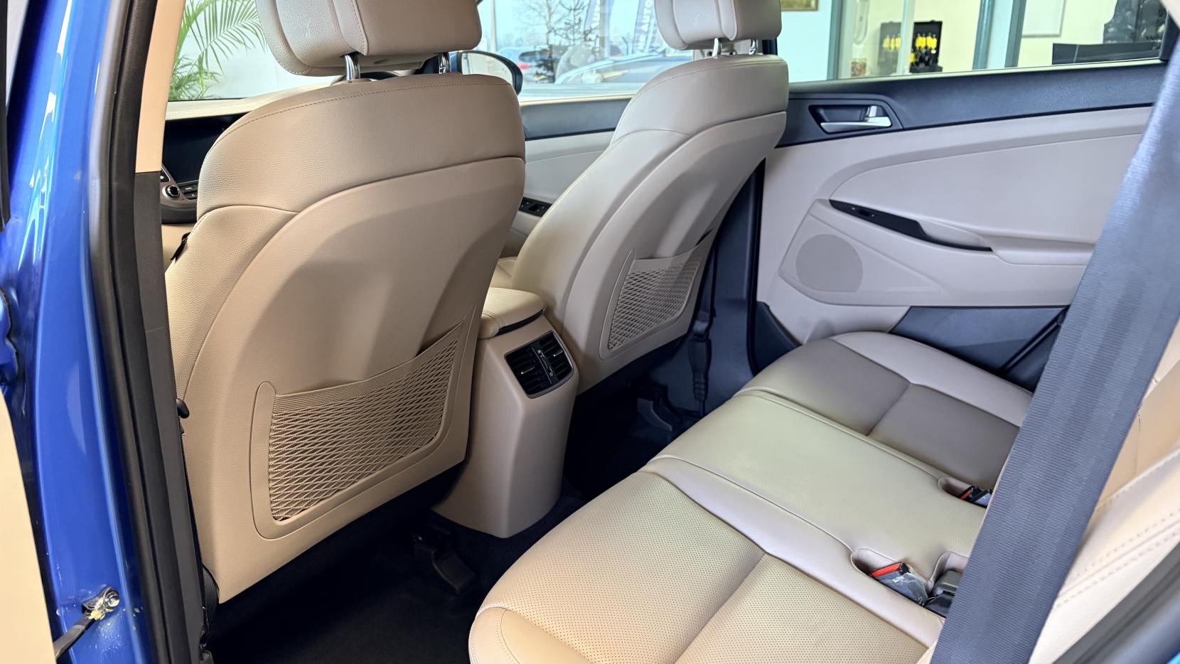 Hyundai TUCSON 2.0 CRDi Premium SUV 5dr Diesel Manual 4WD Euro 6 (136 ps)