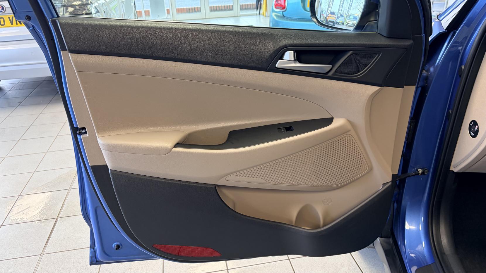 Hyundai TUCSON 2.0 CRDi Premium SUV 5dr Diesel Manual 4WD Euro 6 (136 ps)