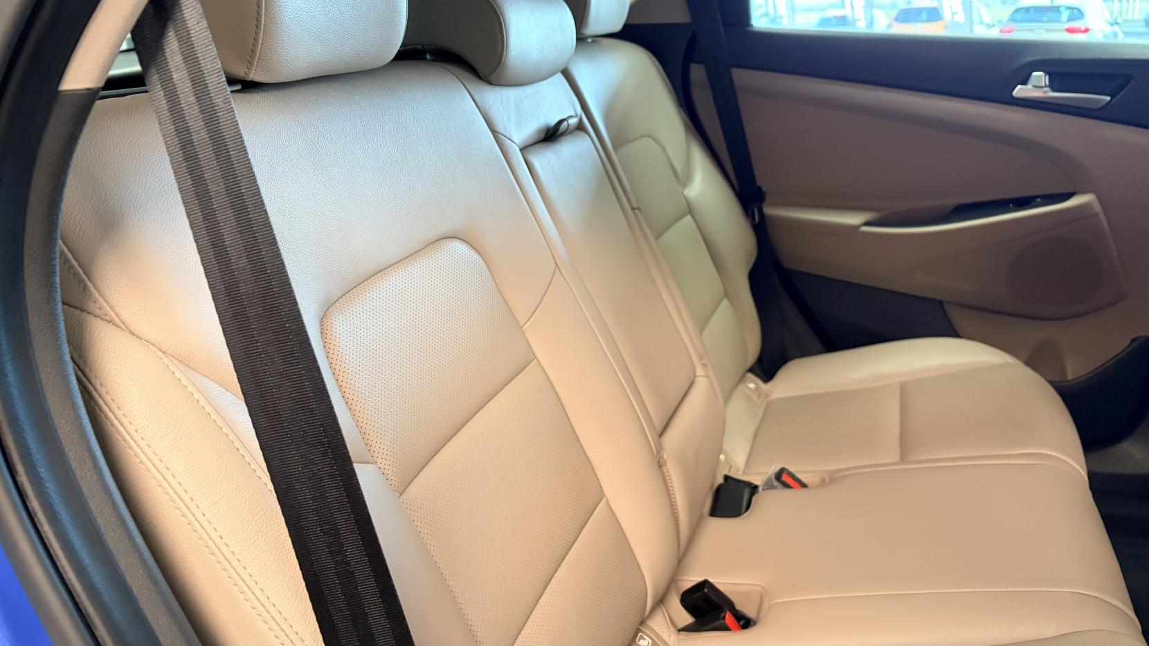 Hyundai TUCSON 2.0 CRDi Premium SUV 5dr Diesel Manual 4WD Euro 6 (136 ps)