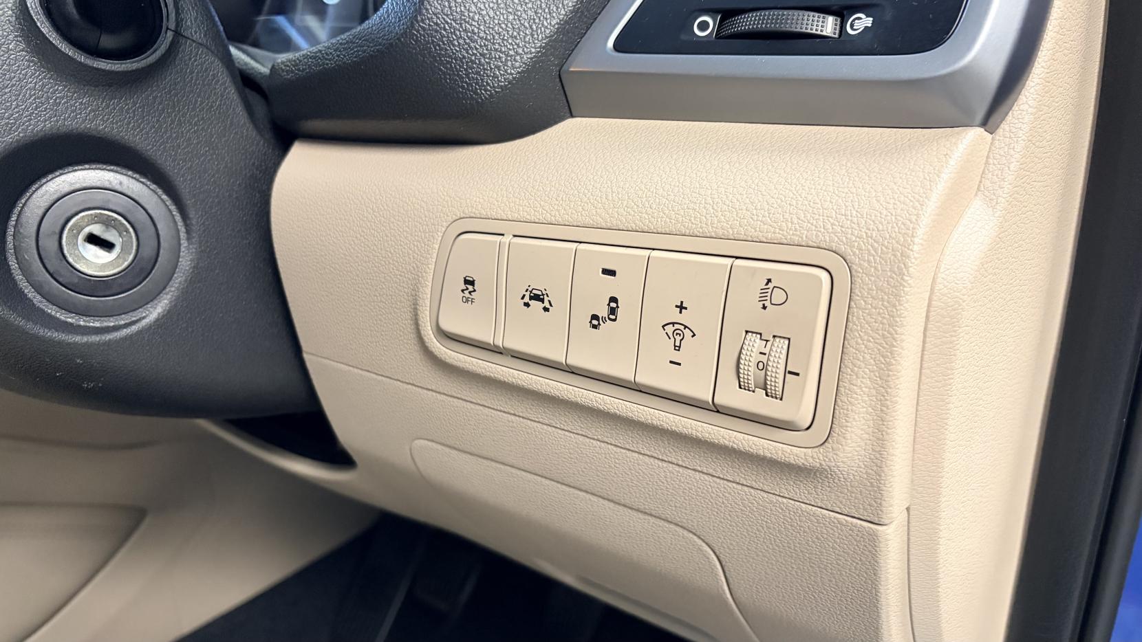 Hyundai TUCSON 2.0 CRDi Premium SUV 5dr Diesel Manual 4WD Euro 6 (136 ps)