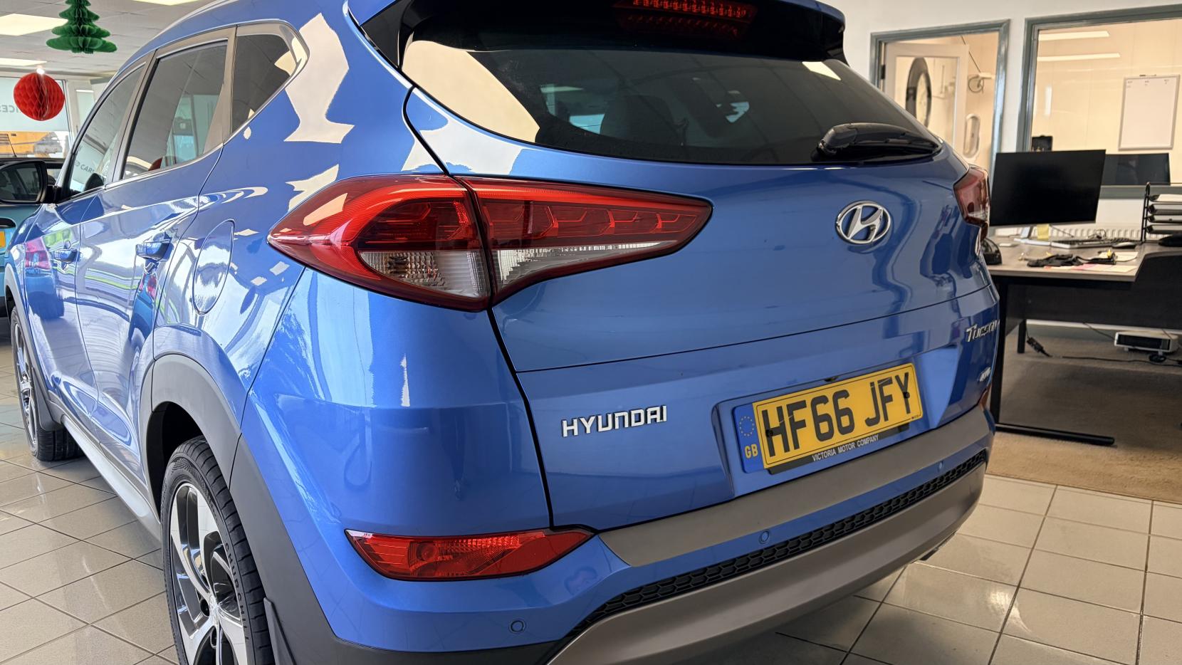 Hyundai TUCSON 2.0 CRDi Premium SUV 5dr Diesel Manual 4WD Euro 6 (136 ps)