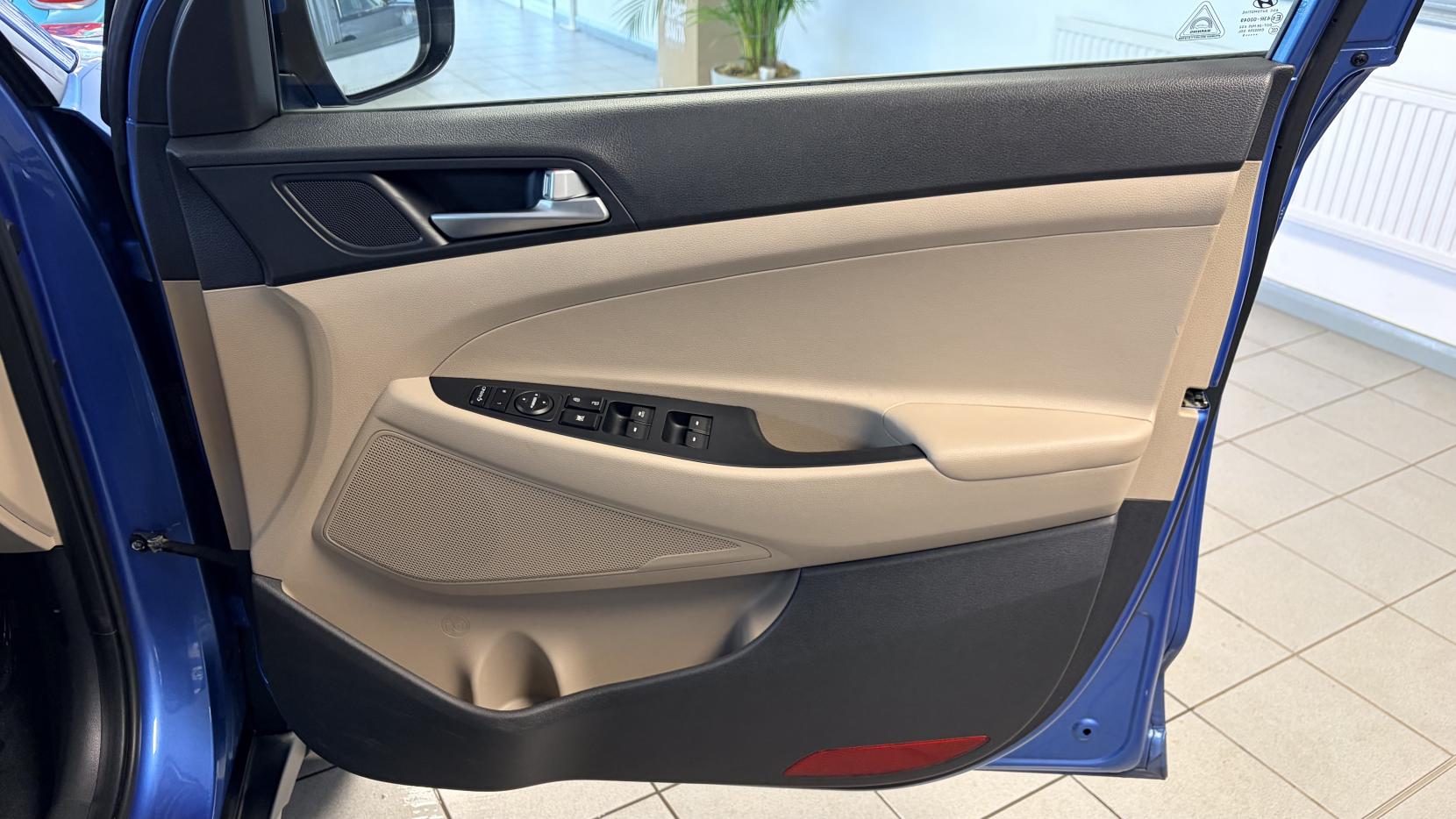 Hyundai TUCSON 2.0 CRDi Premium SUV 5dr Diesel Manual 4WD Euro 6 (136 ps)