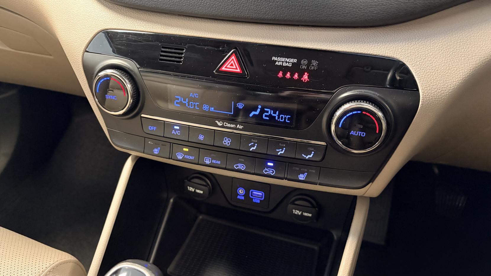 Hyundai TUCSON 2.0 CRDi Premium SUV 5dr Diesel Manual 4WD Euro 6 (136 ps)