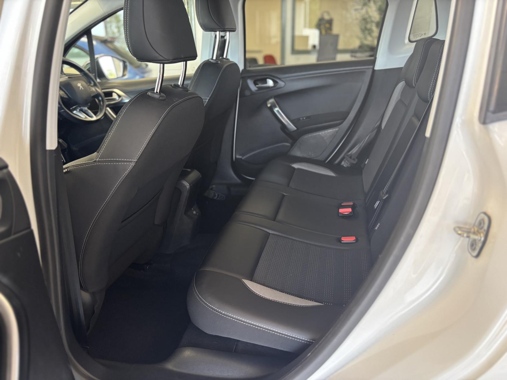 Peugeot 2008 1.6 BlueHDi Allure SUV 5dr Diesel Manual Euro 6 (s/s) (100 ps)