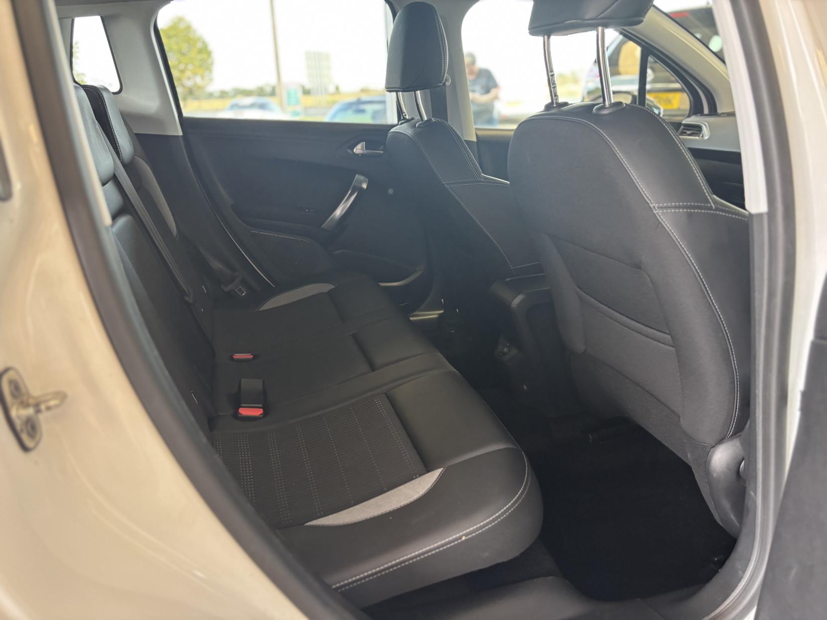 Peugeot 2008 1.6 BlueHDi Allure SUV 5dr Diesel Manual Euro 6 (s/s) (100 ps)