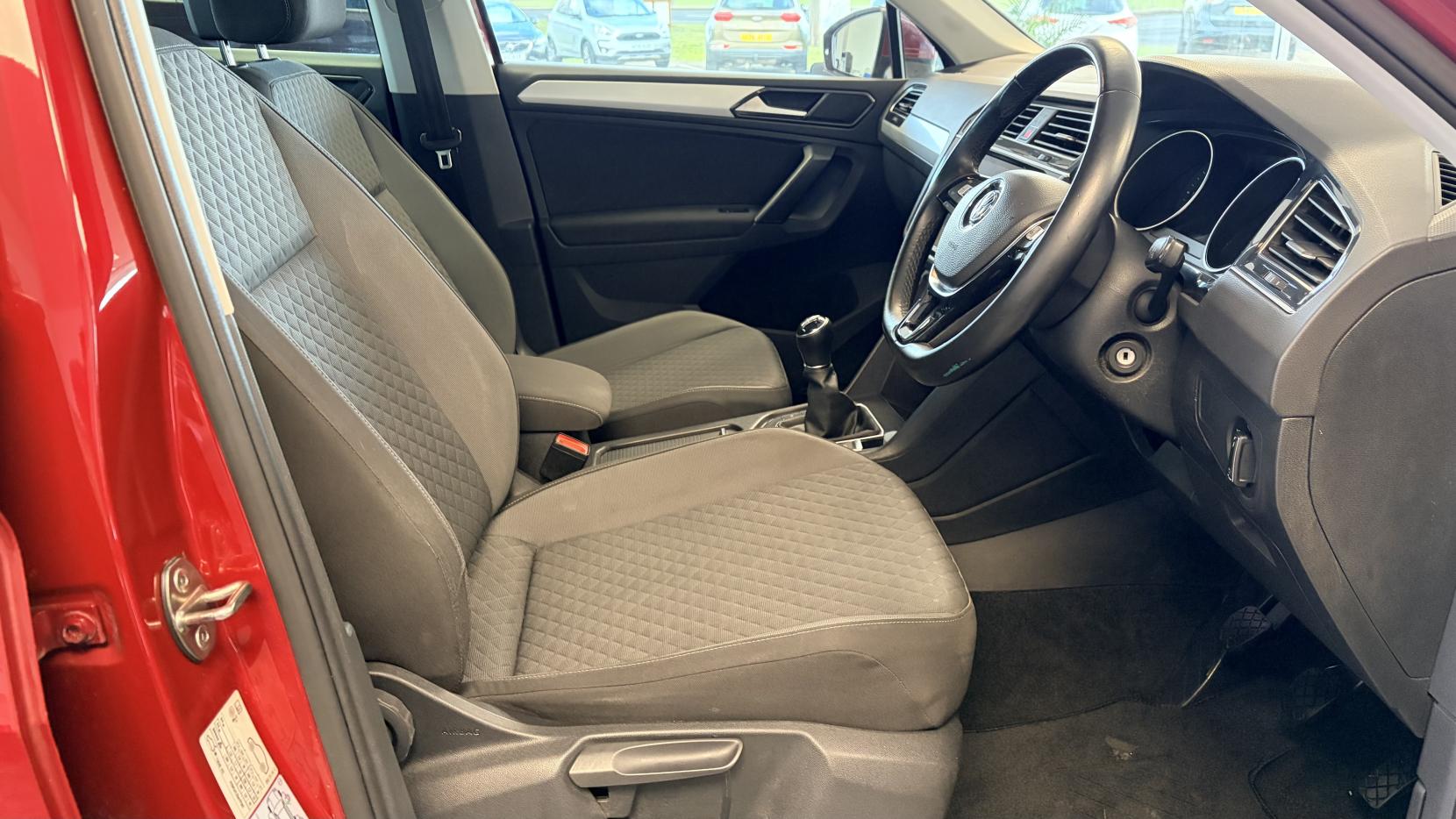 Volkswagen Tiguan 2.0 TDI SE Navigation SUV 5dr Diesel Manual Euro 6 (s/s) (150 ps)