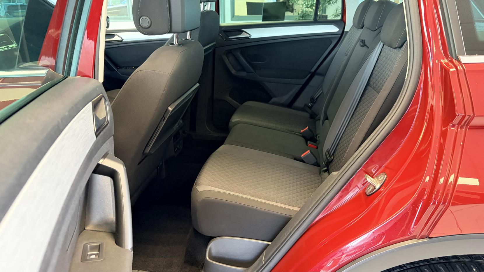 Volkswagen Tiguan 2.0 TDI SE Navigation SUV 5dr Diesel Manual Euro 6 (s/s) (150 ps)