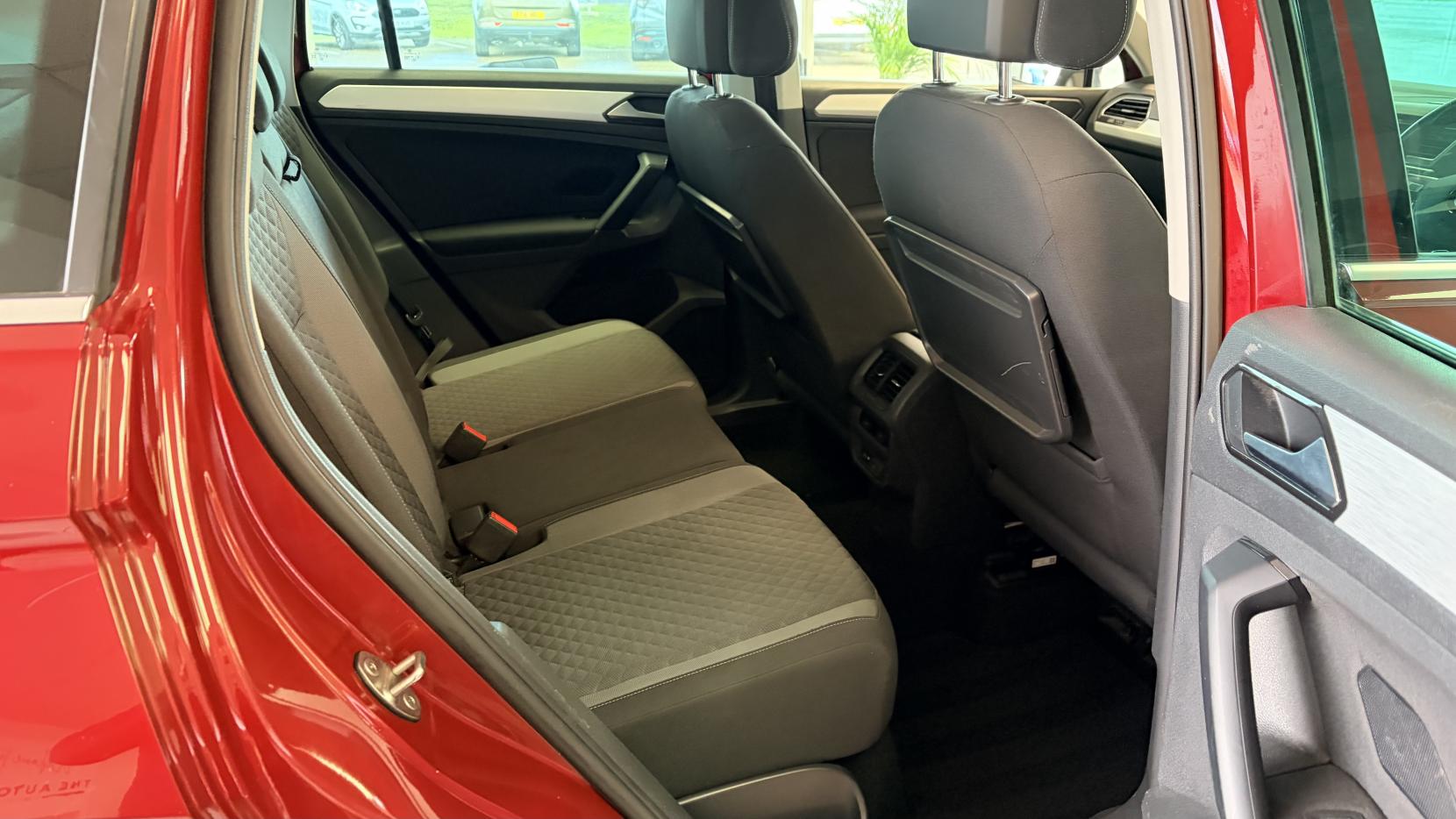 Volkswagen Tiguan 2.0 TDI SE Navigation SUV 5dr Diesel Manual Euro 6 (s/s) (150 ps)