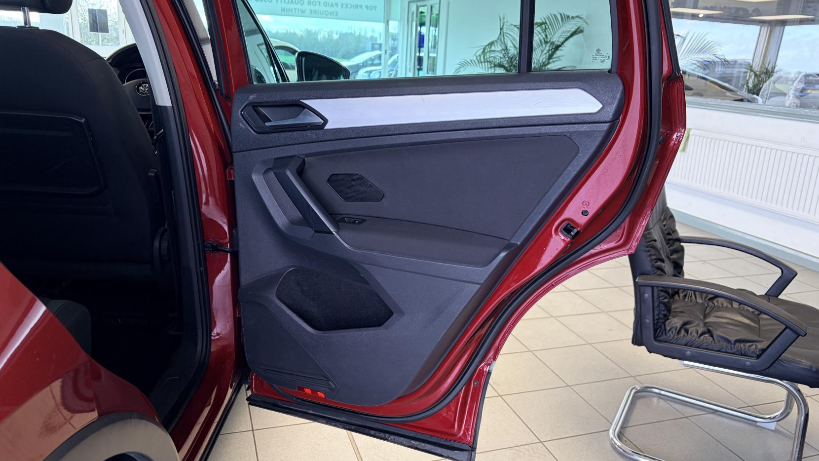 Volkswagen Tiguan 2.0 TDI SE Navigation SUV 5dr Diesel Manual Euro 6 (s/s) (150 ps)