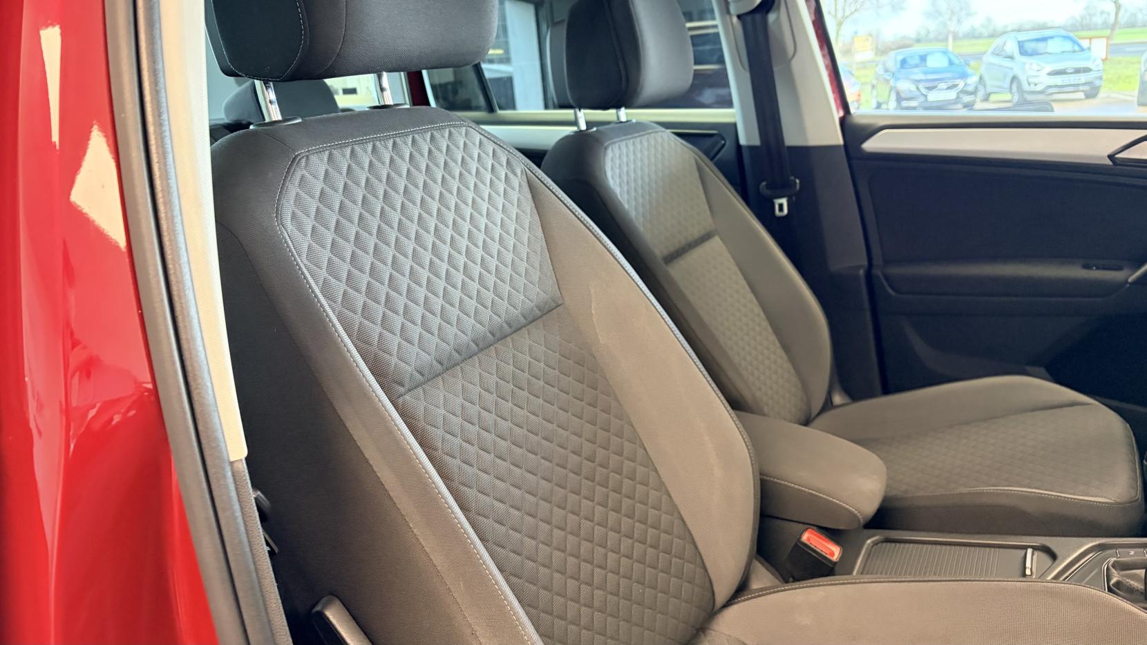 Volkswagen Tiguan 2.0 TDI SE Navigation SUV 5dr Diesel Manual Euro 6 (s/s) (150 ps)