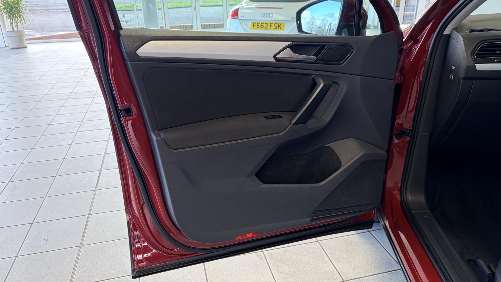 Volkswagen Tiguan 2.0 TDI SE Navigation SUV 5dr Diesel Manual Euro 6 (s/s) (150 ps)