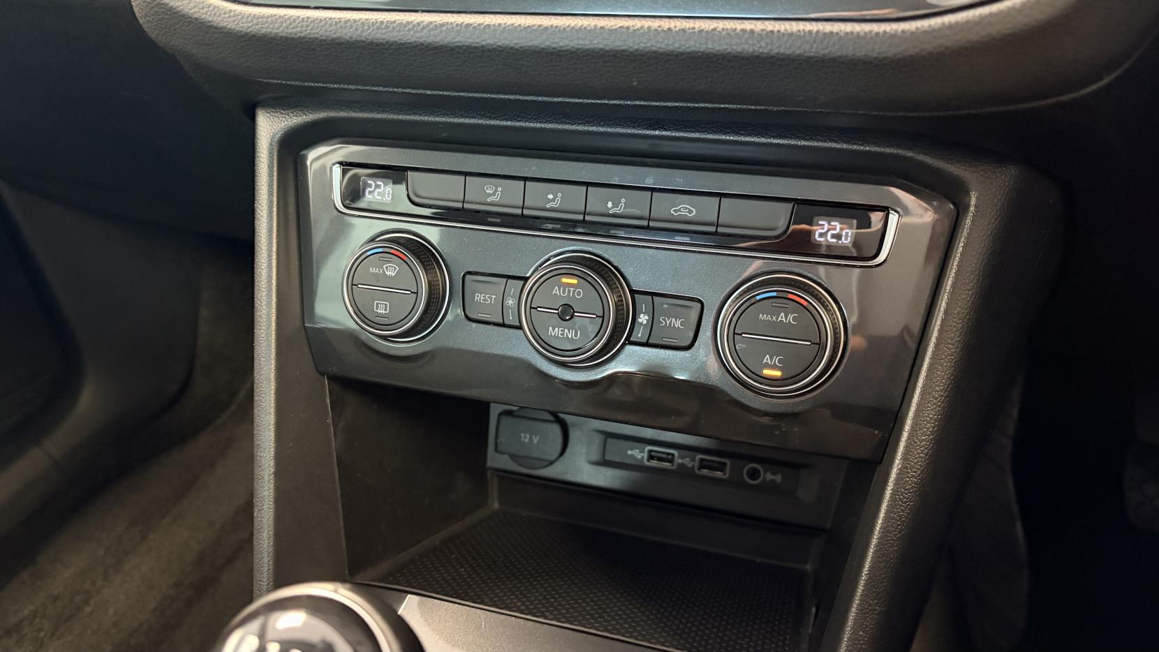 Volkswagen Tiguan 2.0 TDI SE Navigation SUV 5dr Diesel Manual Euro 6 (s/s) (150 ps)