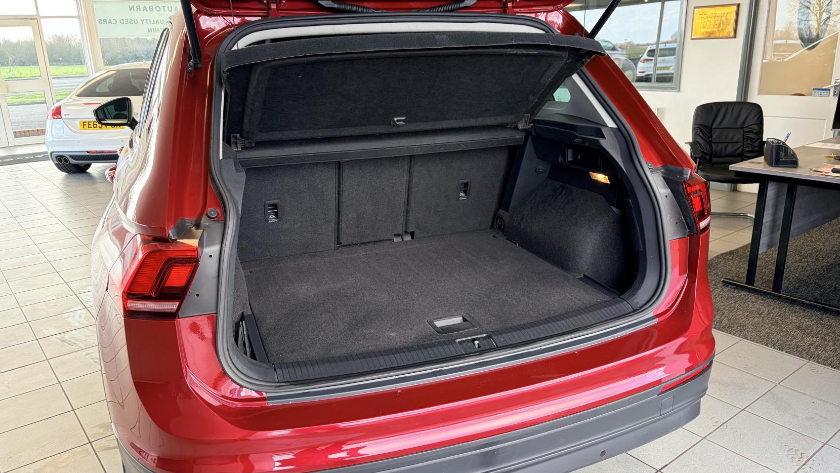 Volkswagen Tiguan 2.0 TDI SE Navigation SUV 5dr Diesel Manual Euro 6 (s/s) (150 ps)