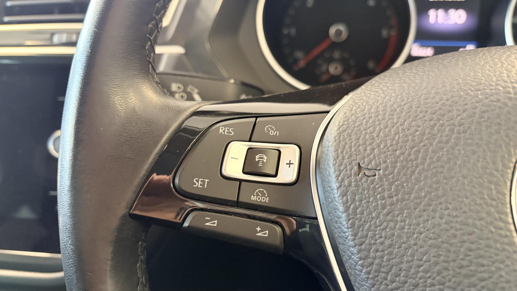 Volkswagen Tiguan 2.0 TDI SE Navigation SUV 5dr Diesel Manual Euro 6 (s/s) (150 ps)