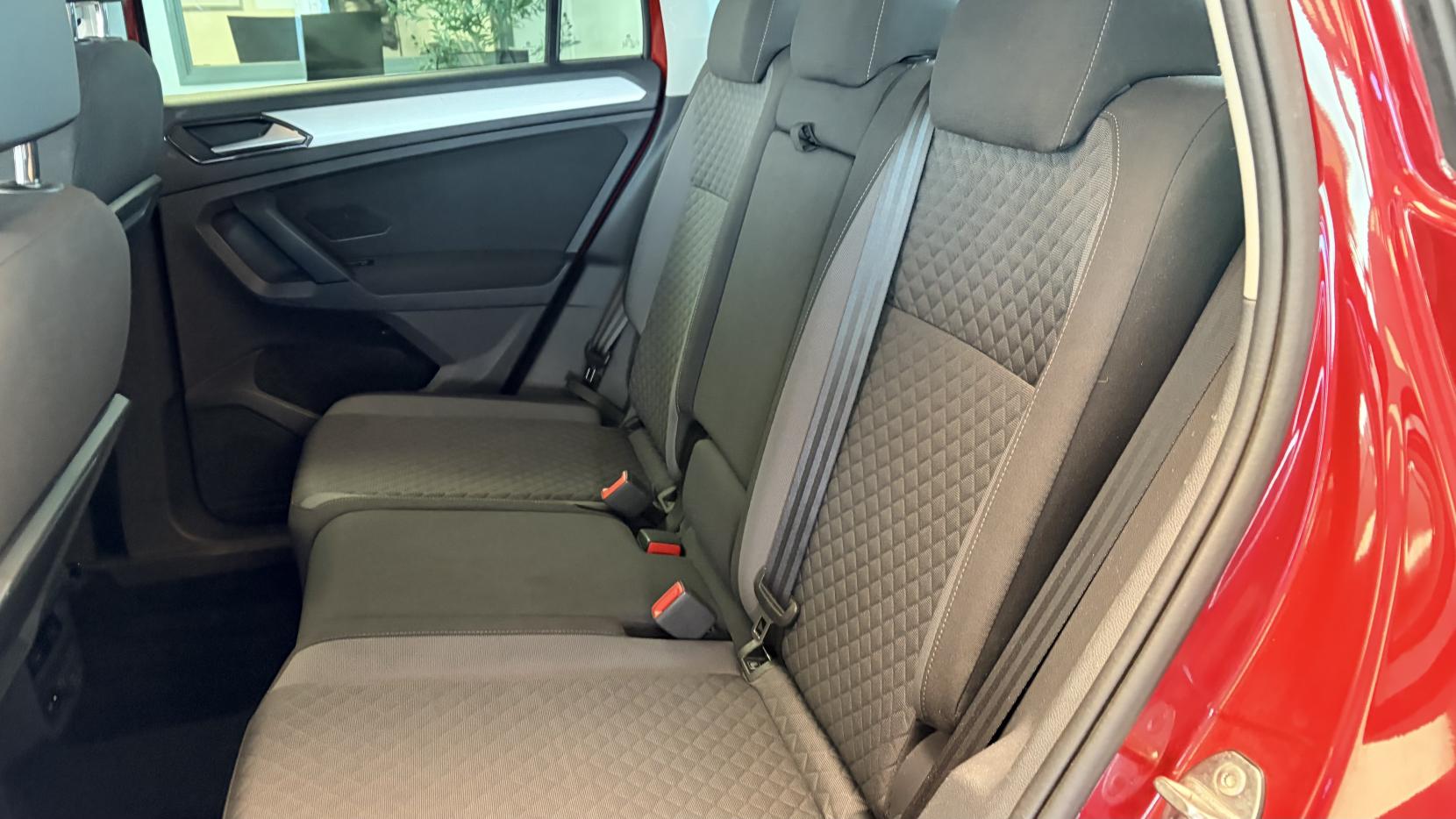 Volkswagen Tiguan 2.0 TDI SE Navigation SUV 5dr Diesel Manual Euro 6 (s/s) (150 ps)