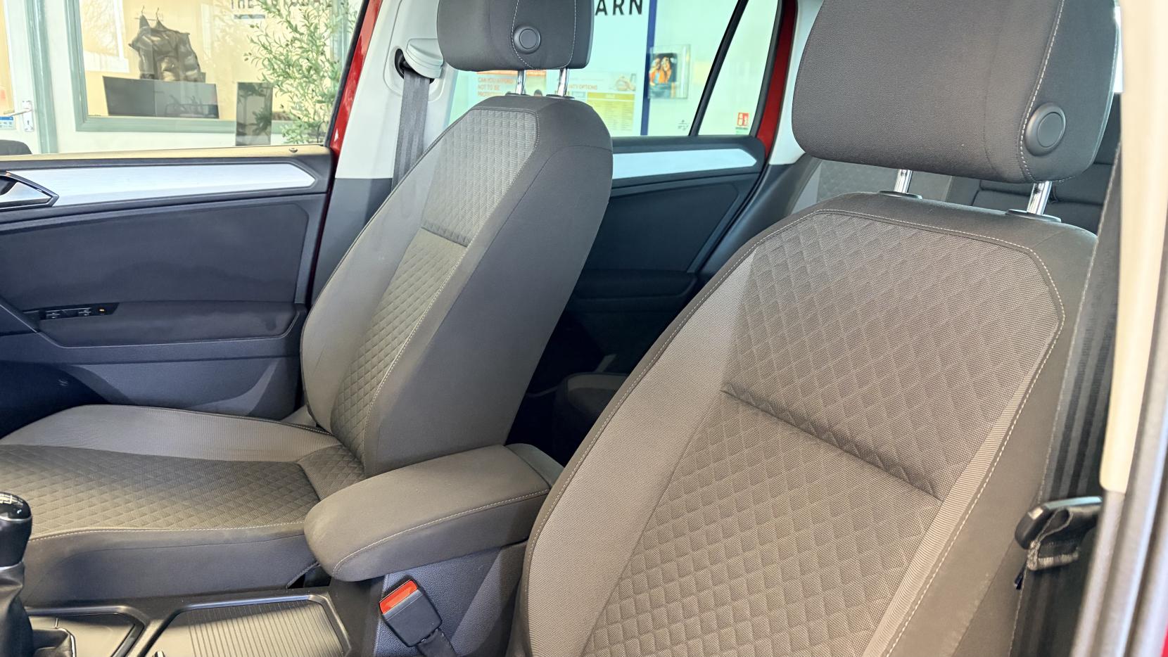 Volkswagen Tiguan 2.0 TDI SE Navigation SUV 5dr Diesel Manual Euro 6 (s/s) (150 ps)