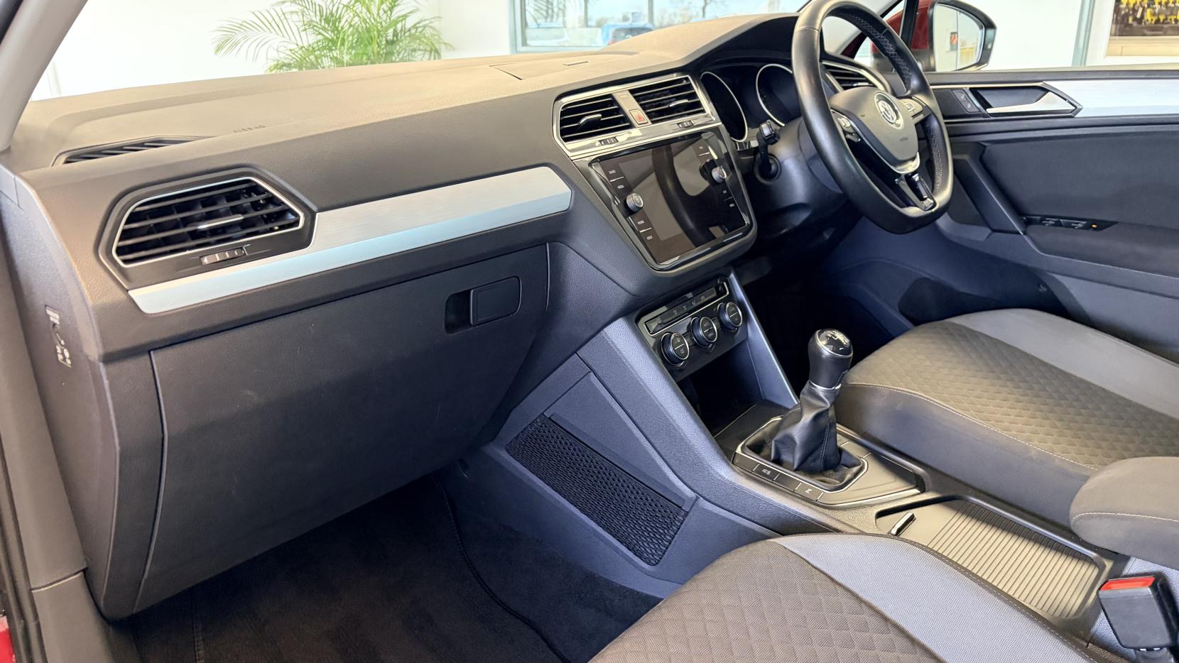 Volkswagen Tiguan 2.0 TDI SE Navigation SUV 5dr Diesel Manual Euro 6 (s/s) (150 ps)