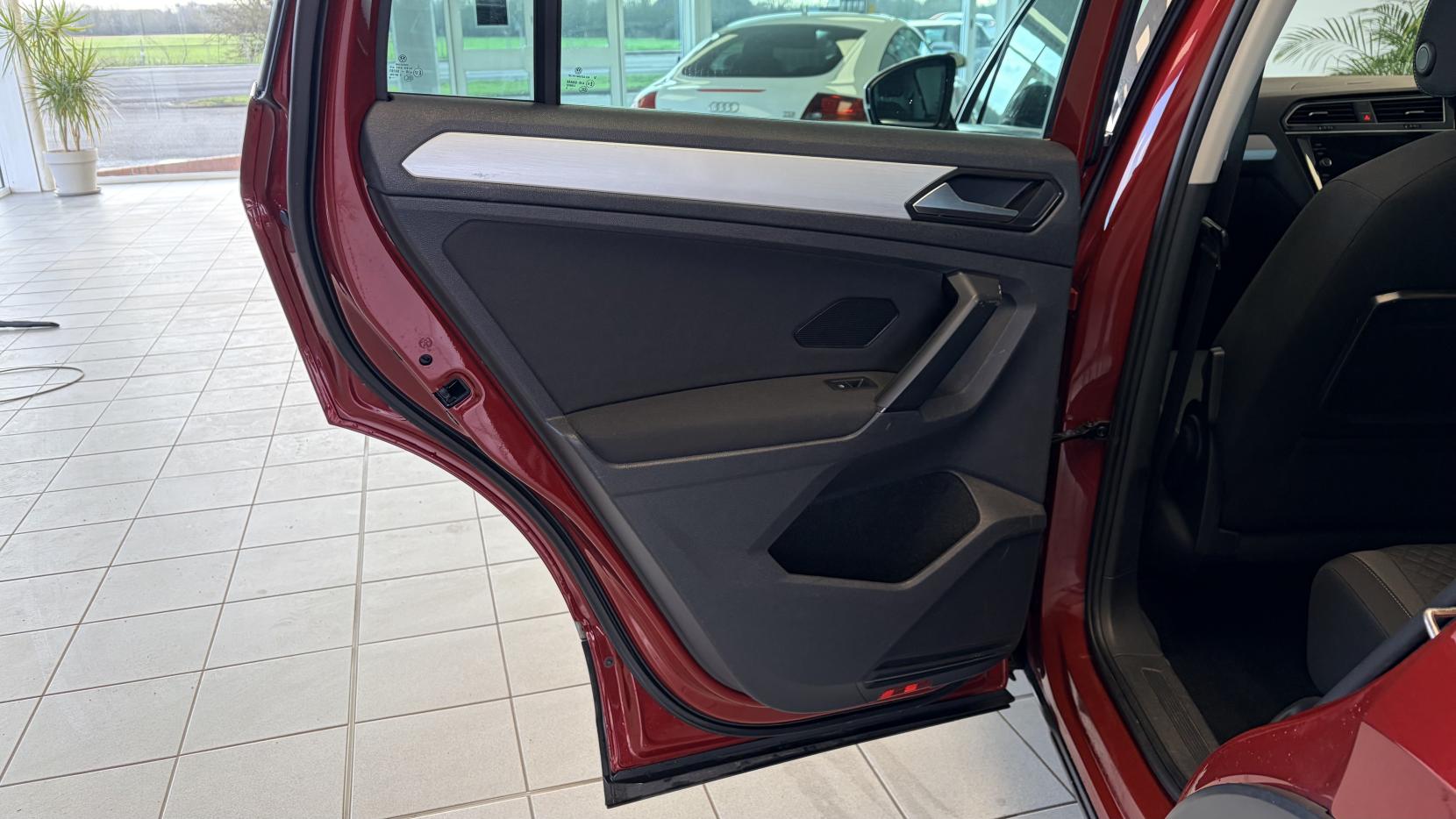 Volkswagen Tiguan 2.0 TDI SE Navigation SUV 5dr Diesel Manual Euro 6 (s/s) (150 ps)