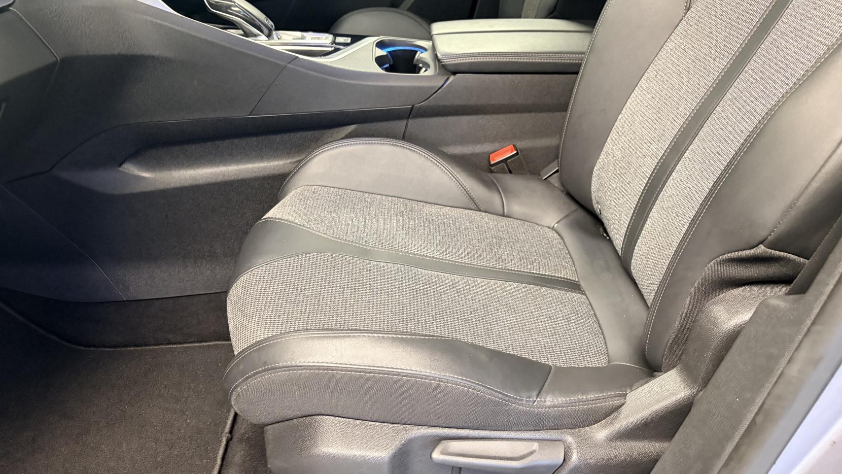 Peugeot 3008 1.5 BlueHDi Allure SUV 5dr Diesel EAT Euro 6 (s/s) (130 ps)