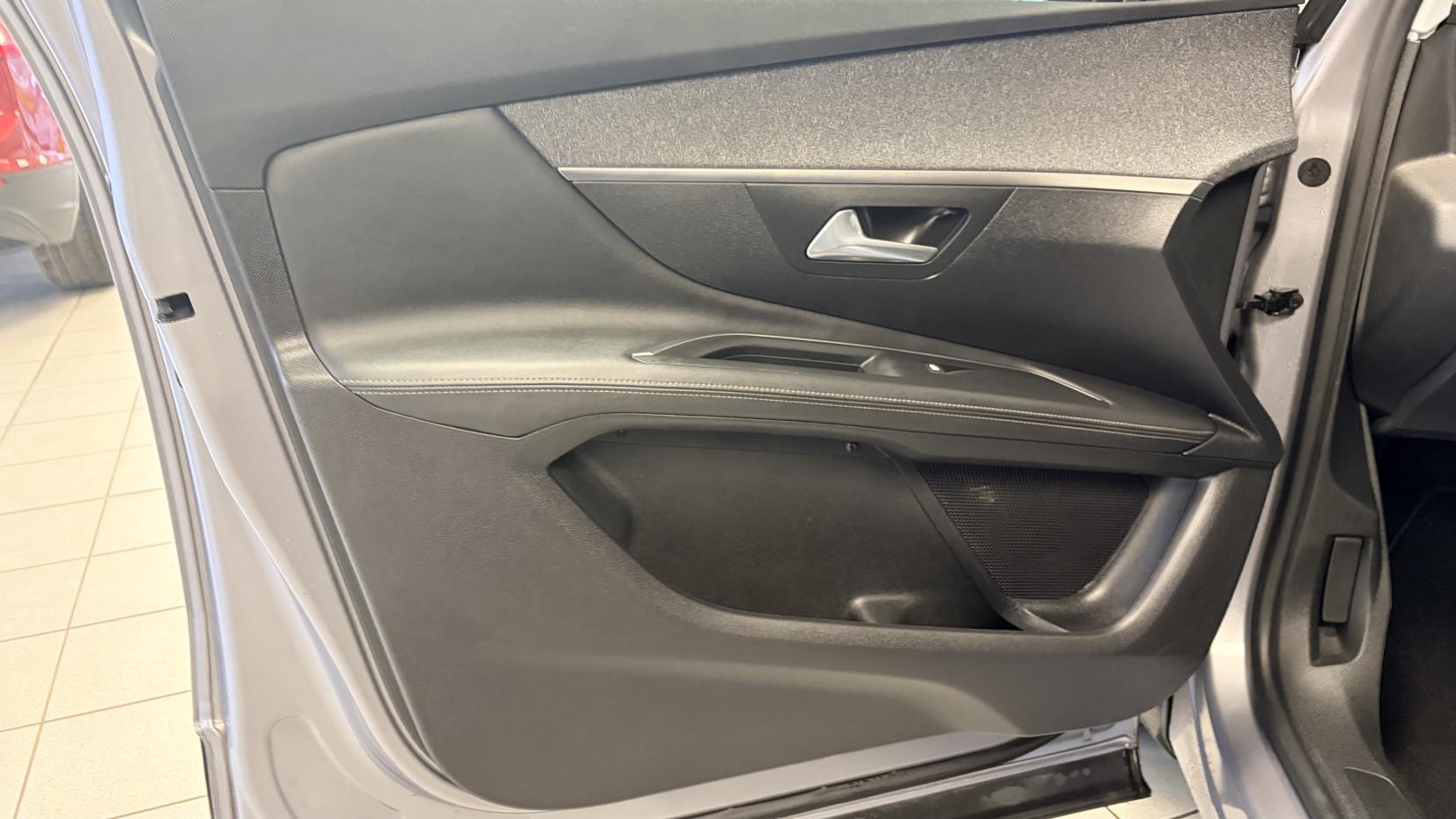 Peugeot 3008 1.5 BlueHDi Allure SUV 5dr Diesel EAT Euro 6 (s/s) (130 ps)