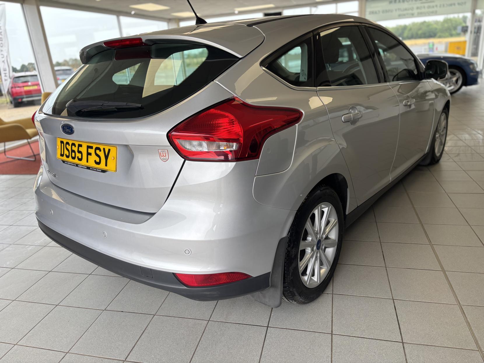 Ford Focus 1.6 TDCi Titanium Hatchback 5dr Diesel Manual Euro 5 (s/s) (115 ps)