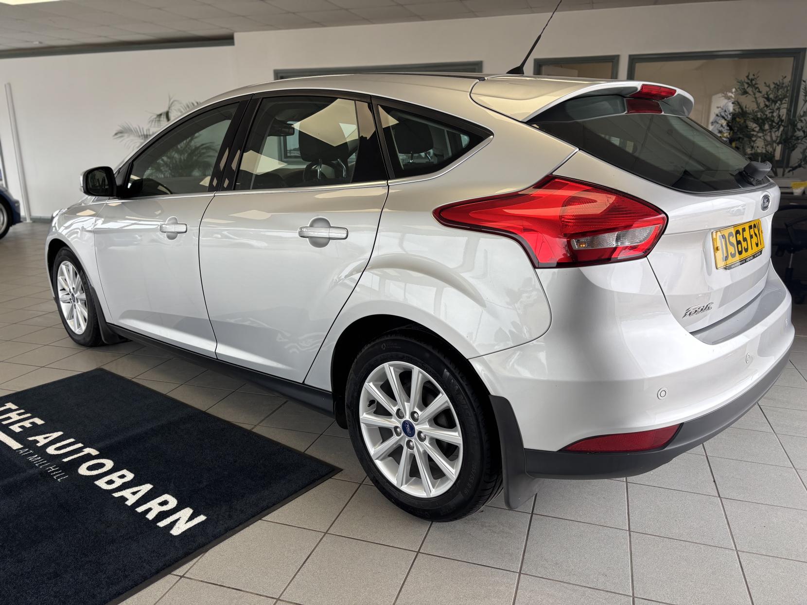 Ford Focus 1.6 TDCi Titanium Hatchback 5dr Diesel Manual Euro 5 (s/s) (115 ps)